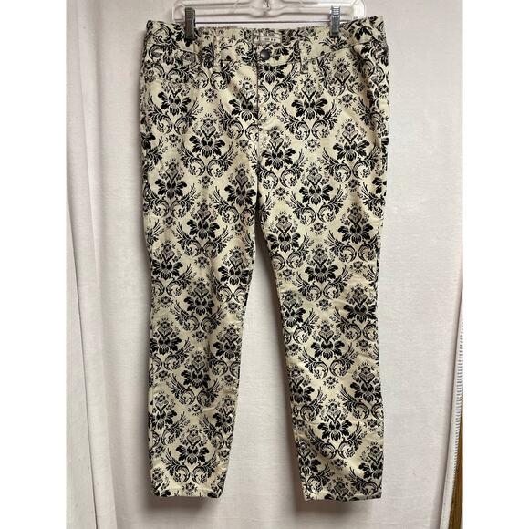 Free People capri pants off white with black design women’s size
31‎ waist - Picture 1 of 5